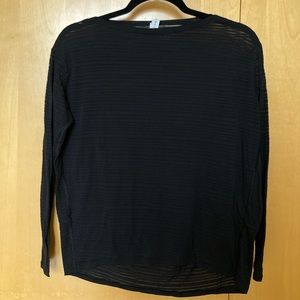 Lululemon women’s travel/commute shirt
